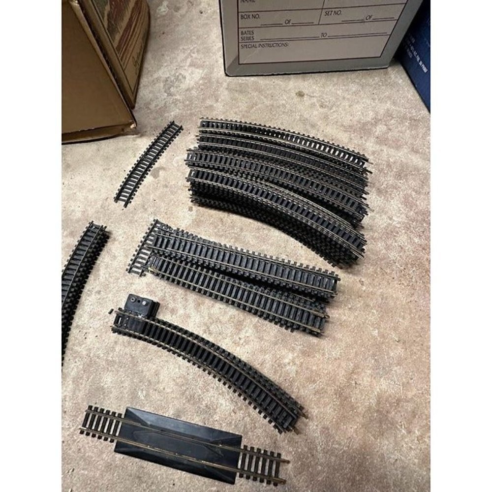 ATLAS HO SCALE LOT OF 80 PIECES SNAPTRACK SEE PHOTOS RERAILER 18' R 9' STRAIGHT - Picture 4 of 12